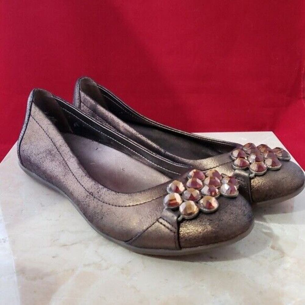 Kenneth Cole Reaction Women's Bronze Jeweled Flats My Boo - Size 7